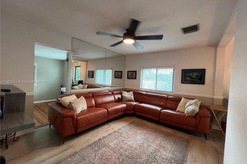 Снять в аренду виллу или дом в Холливуд, Флорида 2 спальни, 90.58м2, № 1947579 - фото 15