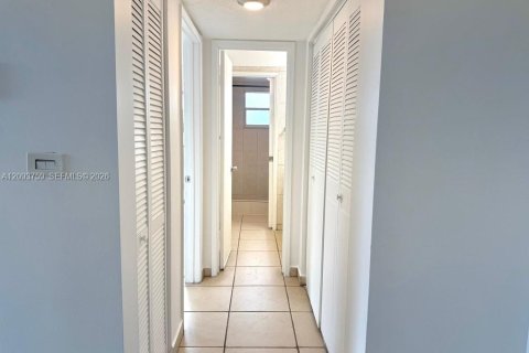 Copropriété à louer à Hialeah, Floride: 1 chambre, 55.56 m2 № 2381754 - photo 10