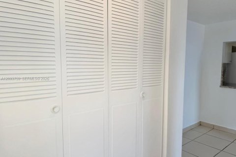 Copropriété à louer à Hialeah, Floride: 1 chambre, 55.56 m2 № 2381754 - photo 11