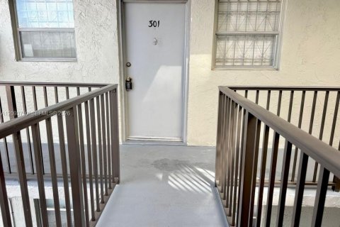 Copropriété à louer à Hialeah, Floride: 1 chambre, 55.56 m2 № 2381754 - photo 4