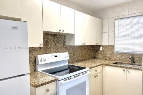 Copropriété à louer à Hialeah, Floride: 1 chambre, 55.56 m2 № 2381754 - photo 5