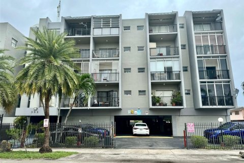 Condo à Hialeah, Floride, 1 chambre  № 2381754