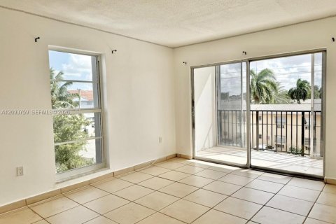 Copropriété à louer à Hialeah, Floride: 1 chambre, 55.56 m2 № 2381754 - photo 8