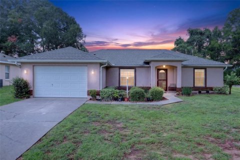 Villa ou maison à Summerfield, Floride 3 chambres, 132.2 m2 № 2314678