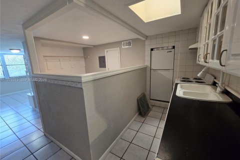 Commercial property in Stuart, Florida 138.05 sq.m. № 2041904 - photo 5