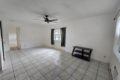 Commercial property in Stuart, Florida 138.05 sq.m. № 2041904 - photo 8