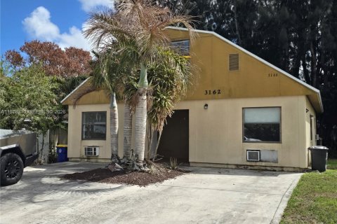 Commercial property in Stuart, Florida 138.05 sq.m. № 2041904