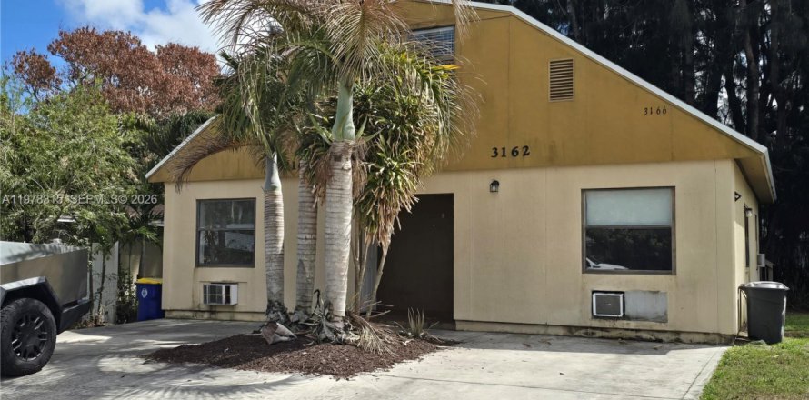 Commercial property in Stuart, Florida 138.05 sq.m. № 2041904