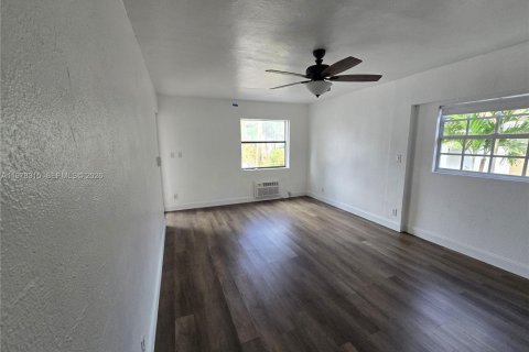 Commercial property in Stuart, Florida 138.05 sq.m. № 2041904 - photo 16