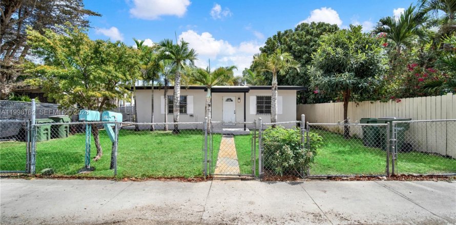 Immobilier commercial à Homestead, Floride 90.86 m2 № 2090415