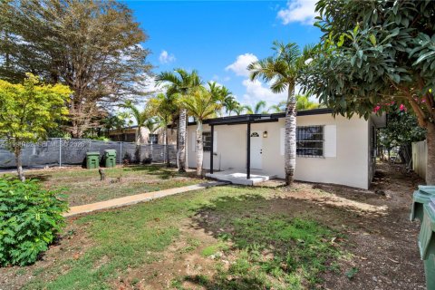 Immobilier commercial à vendre à Homestead, Floride: 90.86 m2 № 2090415 - photo 5