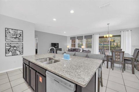 House in Davenport, Florida 7 bedrooms, 337.42 sq.m. № 1574059 - photo 15