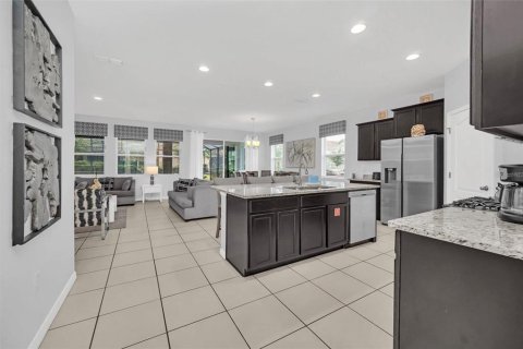 House in Davenport, Florida 7 bedrooms, 337.42 sq.m. № 1574059 - photo 9