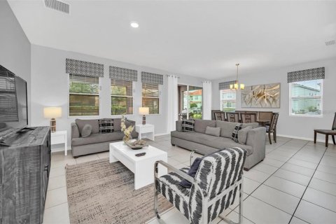 House in Davenport, Florida 7 bedrooms, 337.42 sq.m. № 1574059 - photo 18