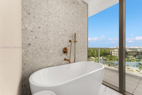 Condo in Miami, Florida, 3 bedrooms № 1996626 - photo 25
