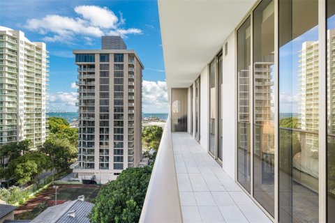 Condo in Miami, Florida, 3 bedrooms № 1996626 - photo 10