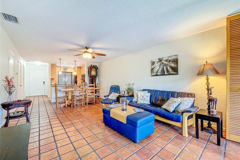 Condo in Tarpon Springs, Florida, 2 bedrooms  № 1856687 - photo 12