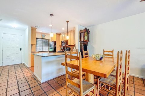 Condo in Tarpon Springs, Florida, 2 bedrooms  № 1856687 - photo 9