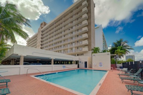 Condo in North Miami Beach, Florida, 1 bedroom  № 1868054 - photo 26