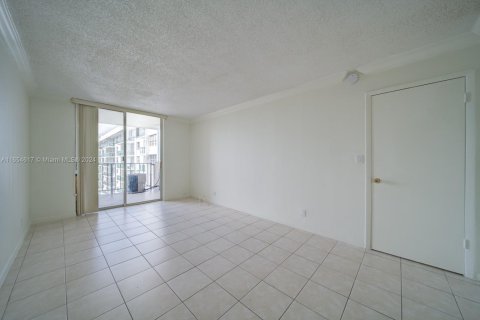 Condo in North Miami Beach, Florida, 1 bedroom  № 1868054 - photo 3