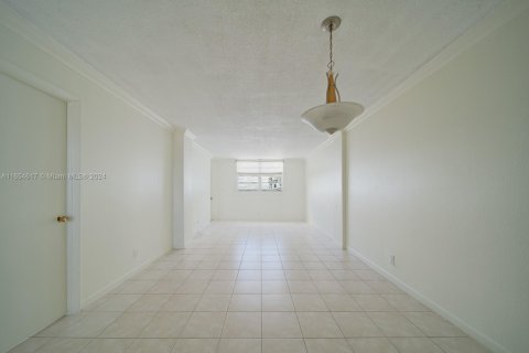 Condo in North Miami Beach, Florida, 1 bedroom  № 1868054 - photo 9