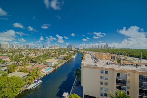Condo in North Miami Beach, Florida, 1 bedroom  № 1868054 - photo 24
