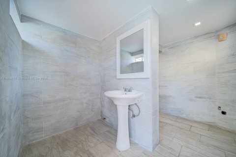 Condo in North Miami Beach, Florida, 1 bedroom  № 1868054 - photo 29