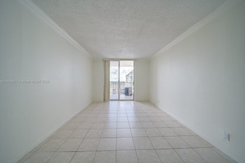 Condo in North Miami Beach, Florida, 1 bedroom  № 1868054 - photo 2