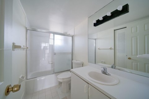 Condo in North Miami Beach, Florida, 1 bedroom  № 1868054 - photo 6