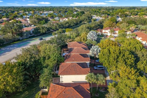 Снять в аренду виллу или дом в Купер-Сити, Флорида 3 спальни, 156.73м2, № 1988189 - фото 4