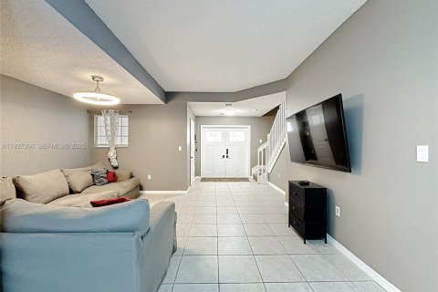 Снять в аренду виллу или дом в Купер-Сити, Флорида 3 спальни, 156.73м2, № 1988189 - фото 14