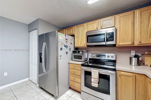 Снять в аренду виллу или дом в Купер-Сити, Флорида 3 спальни, 156.73м2, № 1988189 - фото 22