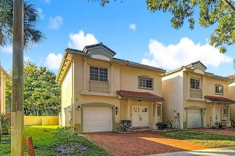 Снять в аренду виллу или дом в Купер-Сити, Флорида 3 спальни, 156.73м2, № 1988189 - фото 1