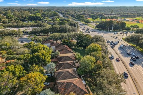 Снять в аренду виллу или дом в Купер-Сити, Флорида 3 спальни, 156.73м2, № 1988189 - фото 2