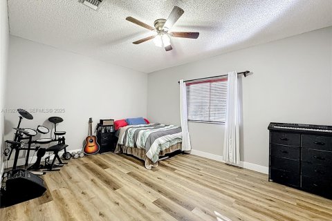 Снять в аренду виллу или дом в Купер-Сити, Флорида 3 спальни, 156.73м2, № 1988189 - фото 27