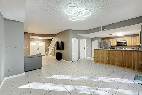 Снять в аренду виллу или дом в Купер-Сити, Флорида 3 спальни, 156.73м2, № 1988189 - фото 17