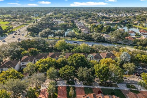 Снять в аренду виллу или дом в Купер-Сити, Флорида 3 спальни, 156.73м2, № 1988189 - фото 5