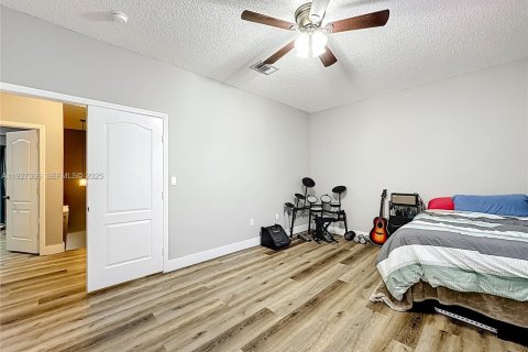 Снять в аренду виллу или дом в Купер-Сити, Флорида 3 спальни, 156.73м2, № 1988189 - фото 28