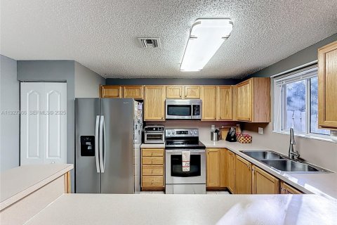 Снять в аренду виллу или дом в Купер-Сити, Флорида 3 спальни, 156.73м2, № 1988189 - фото 19