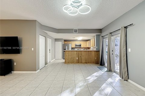 Снять в аренду виллу или дом в Купер-Сити, Флорида 3 спальни, 156.73м2, № 1988189 - фото 16