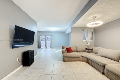 Снять в аренду виллу или дом в Купер-Сити, Флорида 3 спальни, 156.73м2, № 1988189 - фото 12