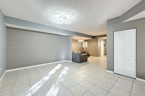 Снять в аренду виллу или дом в Купер-Сити, Флорида 3 спальни, 156.73м2, № 1988189 - фото 18