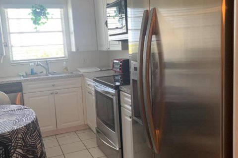 Condo in Deerfield Beach, Florida, 2 bedrooms  № 2248166 - photo 3