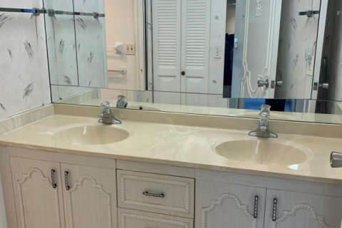 Condo in Deerfield Beach, Florida, 2 bedrooms  № 2248166 - photo 19