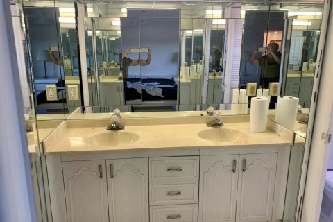 Condo in Deerfield Beach, Florida, 2 bedrooms  № 2248166 - photo 15