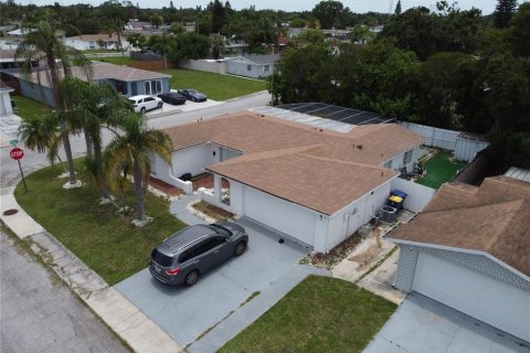 House in Holiday, Florida 3 bedrooms, 133.97 sq.m. № 1838092 - photo 1