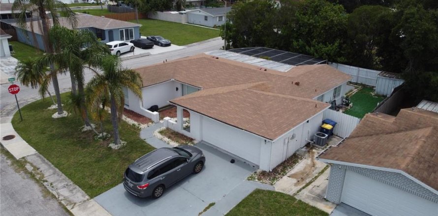 House in Holiday, Florida 3 bedrooms, 133.97 sq.m. № 1838092