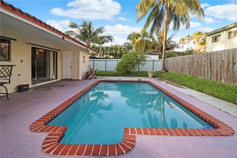 House in Miami, Florida 4 bedrooms, 151.9 sq.m. № 2042144 - photo 2