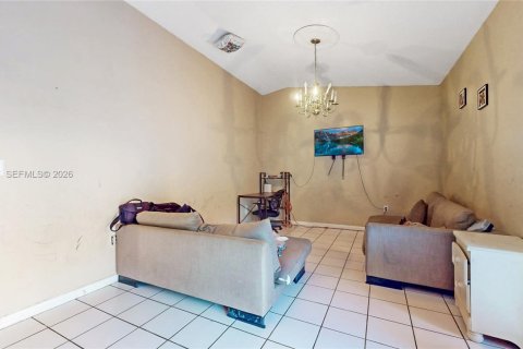 House in Miami, Florida 4 bedrooms, 151.9 sq.m. № 2042144 - photo 6