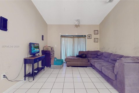 House in Miami, Florida 4 bedrooms, 151.9 sq.m. № 2042144 - photo 3